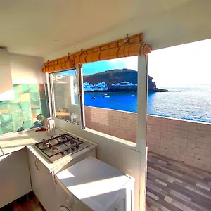 Eolo Oceanfront Apartamento